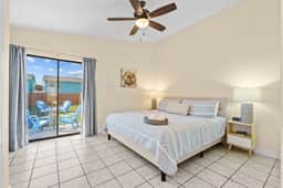 The Sand Dollar • King Bed • 6 Min Walk to Beach! - Image 3