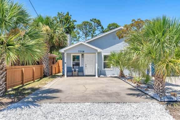 Sunset Dreams • King Bed • 5 Min Walk to Beach! - Image 1