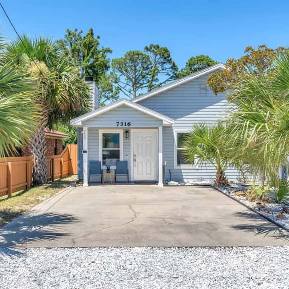 Sunset Dreams • King Bed • 5 Min Walk to Beach! - Image 1