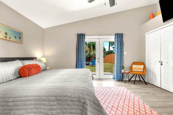 Sunset Dreams • King Bed • 5 Min Walk to Beach! - Image 4
