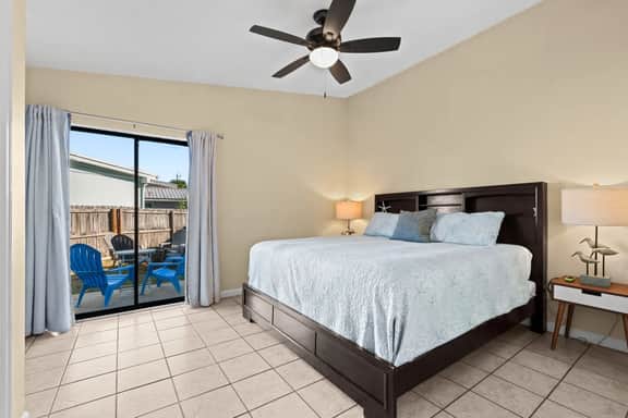 The Sandpiper • King Bed • 5 Min Walk to Beach! - Image 3