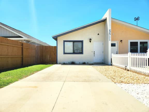 The Sand Dollar • King Bed • 6 Min Walk to Beach! - Image 2