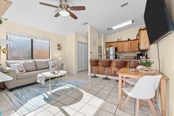 The Sand Dollar • King Bed • 6 Min Walk to Beach! - Image 5